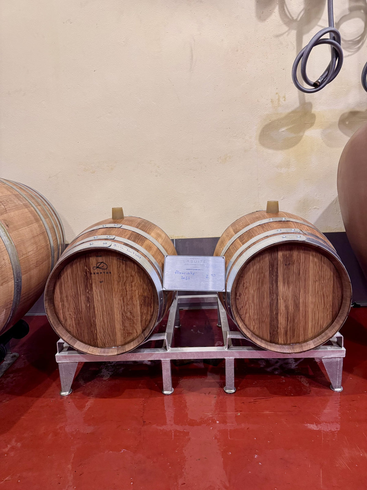 Barriques des Caprice im Keller von LaSuite aux Conseillans
