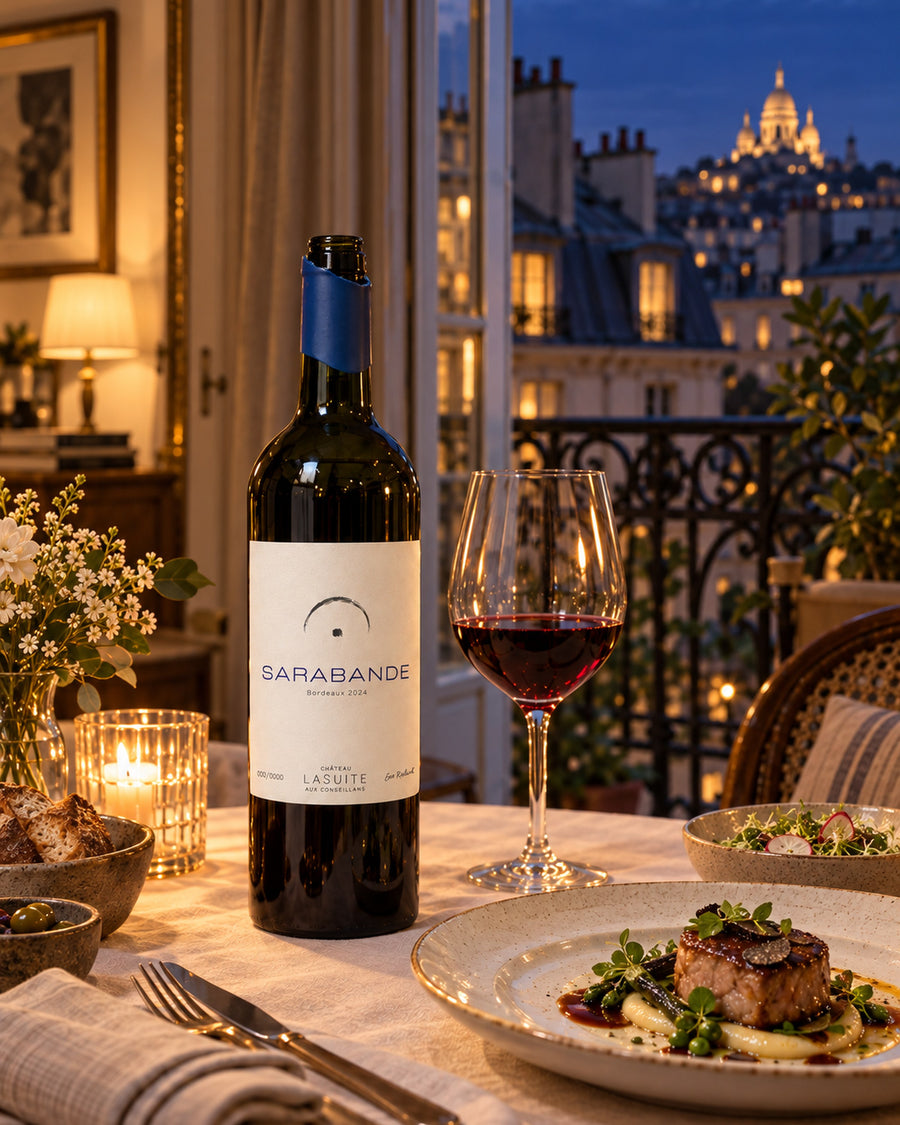 Sarabande 2024, Bordeaux Rotwein – so wird dieser Jahrgang einmal serviert: Kerzenlicht mit Blick auf Montmartre, mit Kalbsmedaillon